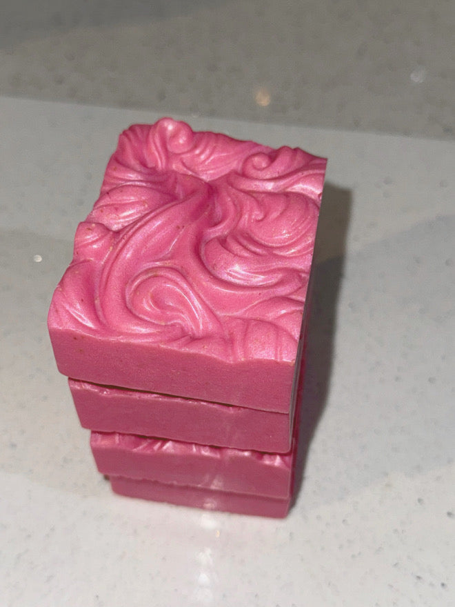 🍬 Floss Kiss – Shea Butter & Oatmeal Soap Bar 🫧